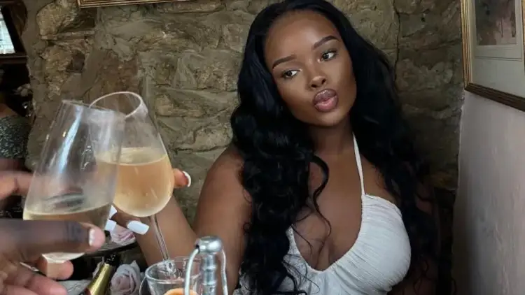 Gratë po i fshehin të dashurit e tyre në internet dhe ka më shumë se një arsye pse