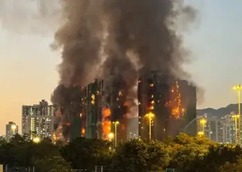 Zjarr masiv, 36 të vdekur në Hong Kong, 279 të zhdukur