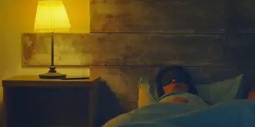 Studimi: Drita artificiale gjatë natës rrit rrezikun për sëmundje të zemrës