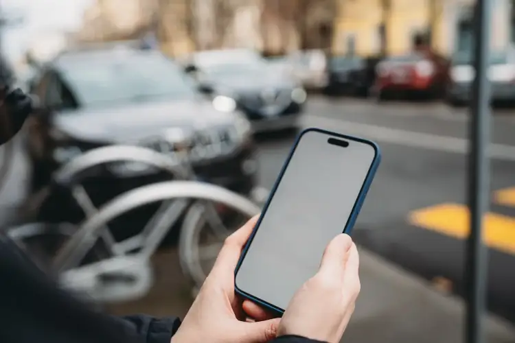 “Nuk duan Samsung”: Hajdutët e telefonave në Londër bëhen të zgjuar!