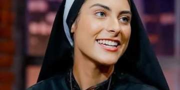 Kush është Kamila Rodrigues? Modelja që la karrierën e saj për t’u bërë murgeshë