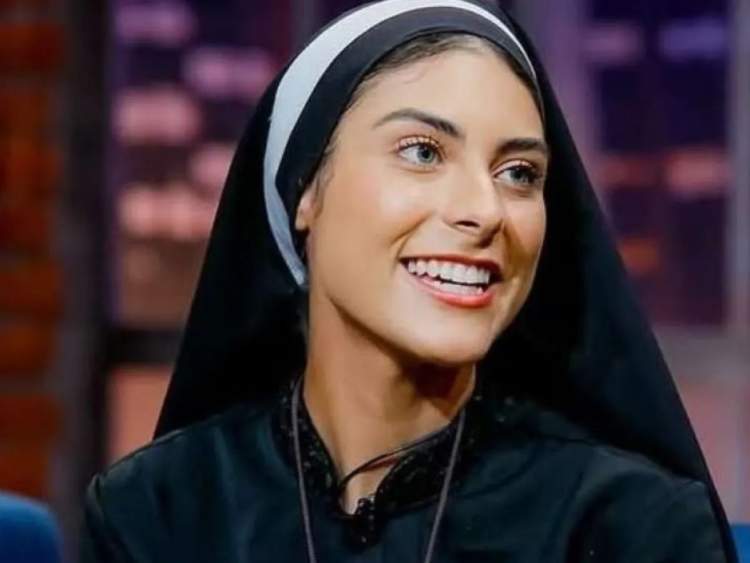 Kush është Kamila Rodrigues? Modelja që la karrierën e saj për t’u bërë murgeshë