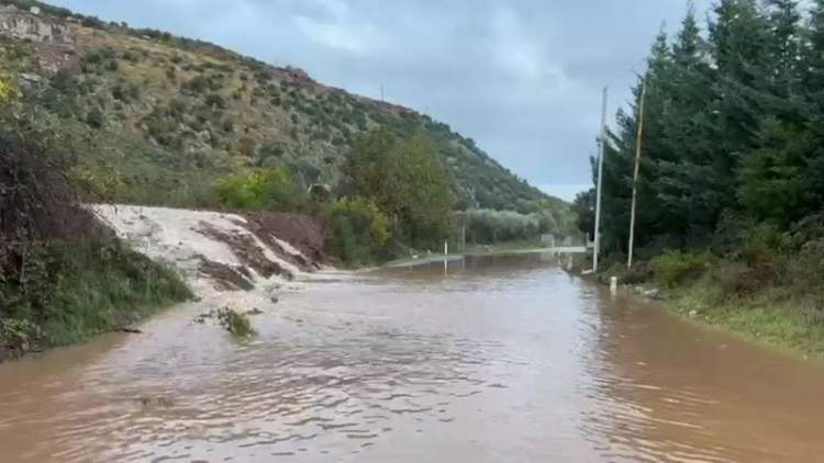 Përmbytje/ Qeveria i paralajmëroi, por infrastruktura i nxjerr zbuluar, rrugë të çara, ura të shembura, banorët në ujë