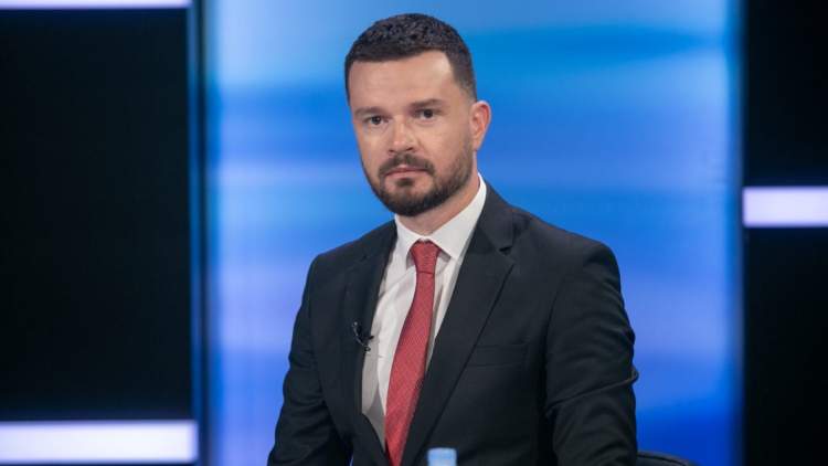 “Po e mendoj seriozisht që të futem”/ Arjan Curri në “Big Brother VIP 5”?