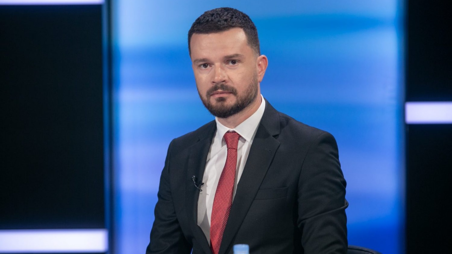 “Po e mendoj seriozisht që të futem”/ Arjan Curri në “Big Brother VIP 5”?