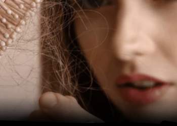 Studim: Pirja e duhanit shkakton rënie të flokëve dhe thinja të parakohshme