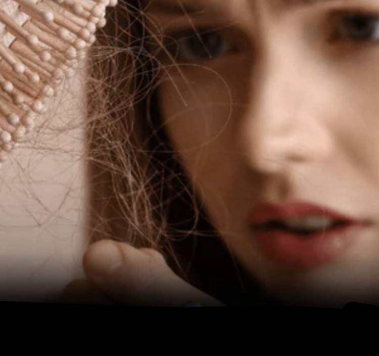 Studim: Pirja e duhanit shkakton rënie të flokëve dhe thinja të parakohshme