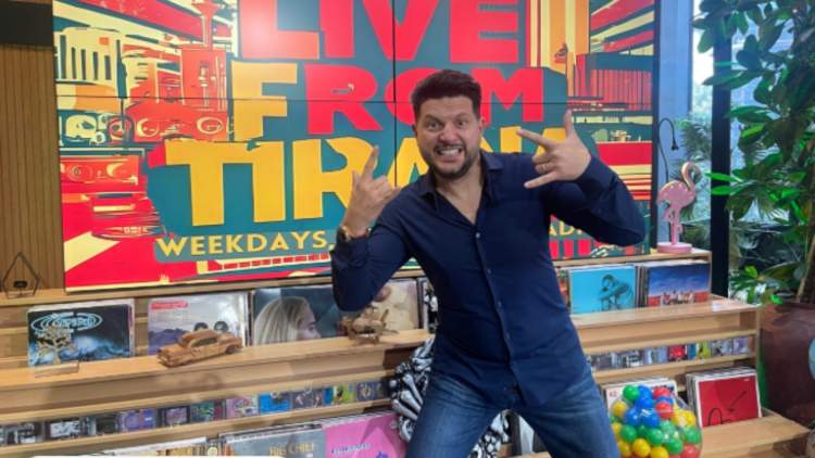 Ermal Mamaqi: Është më mirë t’i fshish lotët me 500 euro në Ferrari, sesa me biletën e autobusit