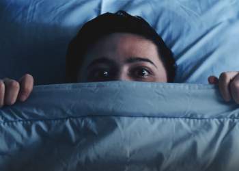 Studim: Meshkujt kanë më shumë frikë nga errësira se femrat