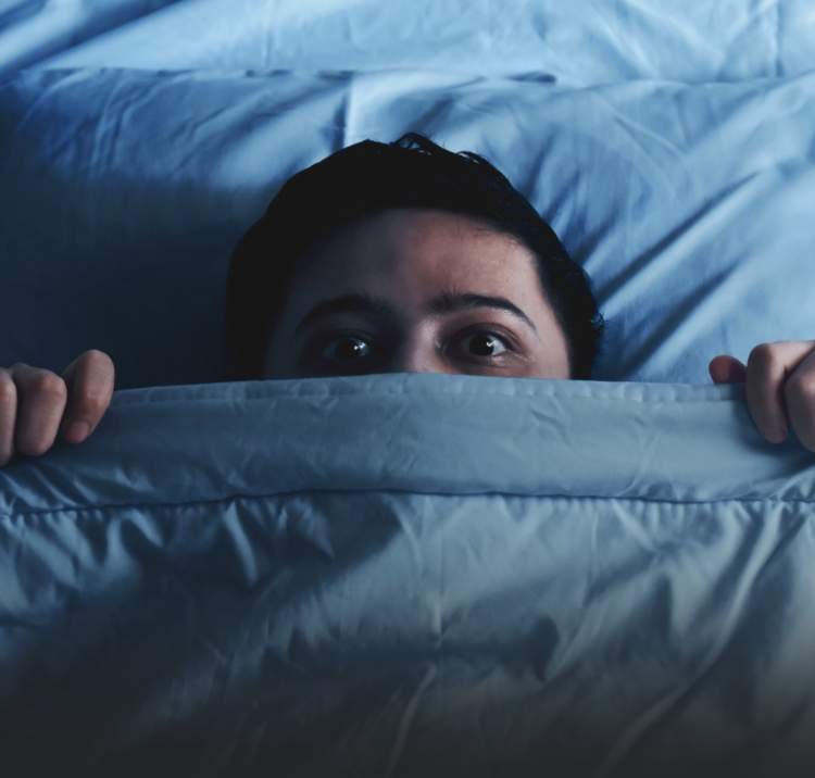 Studim: Meshkujt kanë më shumë frikë nga errësira se femrat