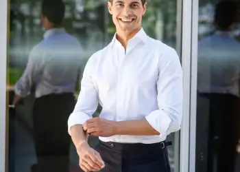 Rob Jetten, kryeministri i parë haptazi homoseksual në historinë e Holandës, fiton zgjedhjet