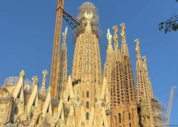 Sagrada Familia bën histori: Kisha më e lartë në botë arrin 172.5 metra