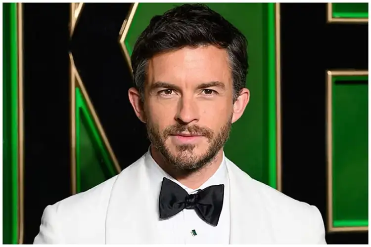 Jonathan Bailey, “Burri më i Seksi i Botës për 2025”! Sa vlen pasuria e tij?