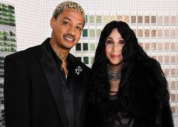 Cher tregon sekretin e dashurisë përkundër diferencës së madhe të moshës: Ai më thotë…