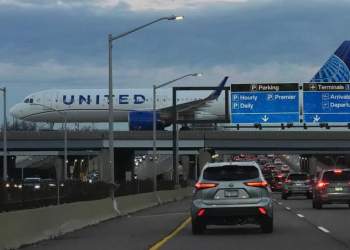 Mbyllja e qeverisë paralizon aeroportet amerikane: mijëra fluturime të anuluara