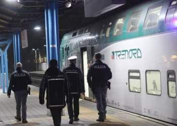 Panik në Milano: 25-vjeçari sulmon hebrenjtë amerikanë në stacion