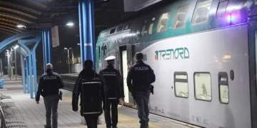 Panik në Milano: 25-vjeçari sulmon hebrenjtë amerikanë në stacion