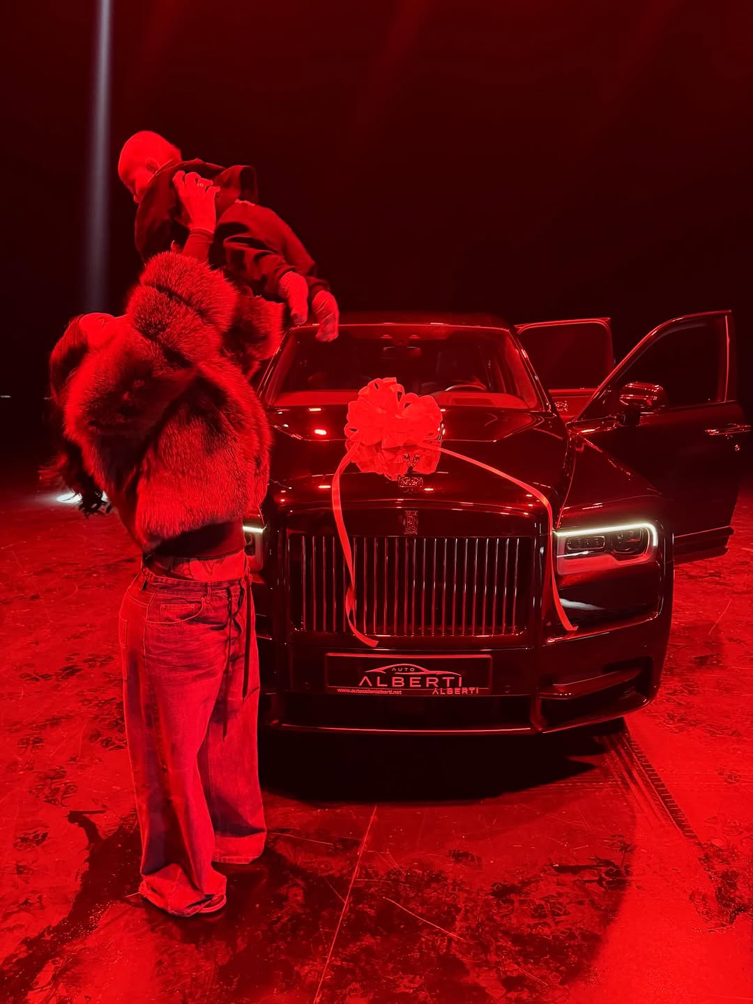 Dafina Zeqiri surprizohet me dhuratën me çmim marramendës nga bashkëshorti i saj!