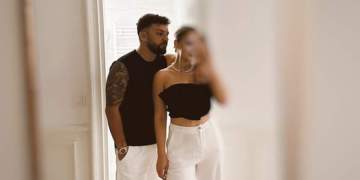 Olsi Bylyku publikon foton me partneren Denada: Sekreti im…