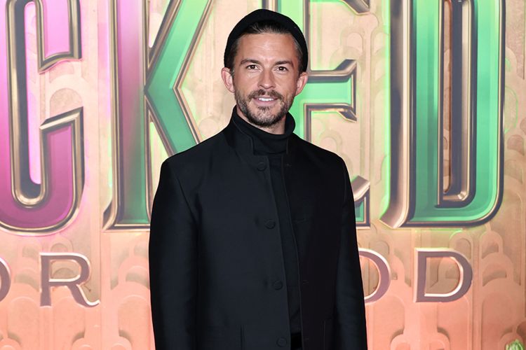 Jonathan Bailey merr dhuratën më të veçantë në premierën e Wicked: versionin e tij Lego