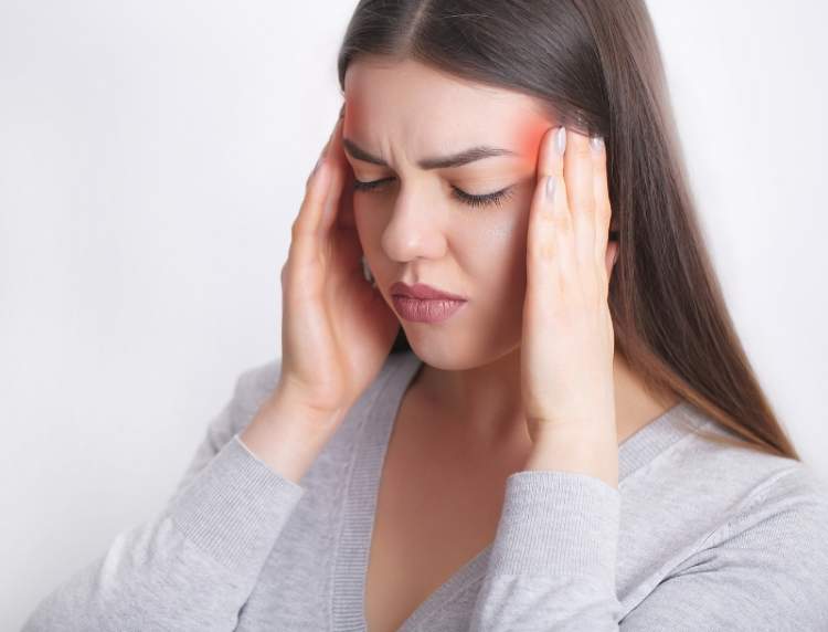 Ushqimet që ndihmojnë në luftën kundër dhimbjes së kokës: Çfarë rekomandojnë ekspertët