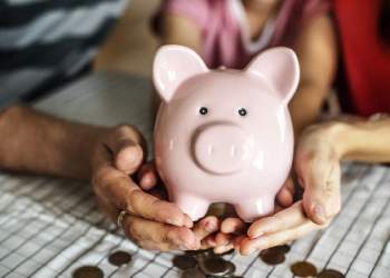 Gjermanët po kursejnë me tepricë: Ekonomistët paralajmërojnë rrezikun për ekonominë