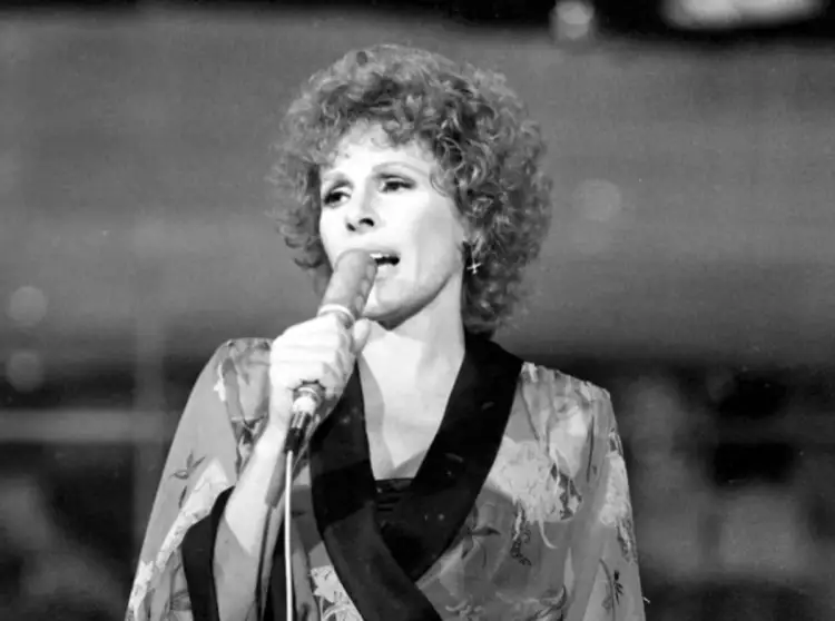 Ndahet nga jeta këngëtarja e famshme italiane Ornella Vanoni