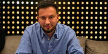 Gazetari Elton Tozaj paditet nga Klea dhe Elgiti?