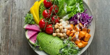 Pse këto pesë ushqime të shëndetshme mund të na bëjnë të lumtur