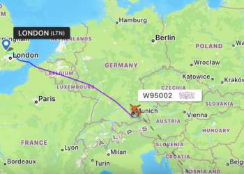 Alarm në ajër! 5 pasagjerë humbasin ndjenjat, avioni Londër–Tiranë devijon dhe kthehet në Londër