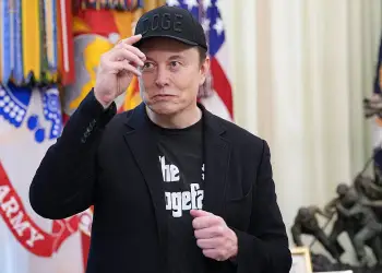 Elon Musk i përgjigjet Billie Eilish pasi ajo e quajt “e mjerë”