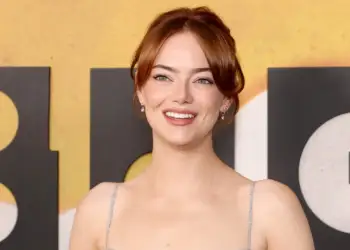 Emma Stone është gruaja më e bukur në botë sipas “Raportit të Artë”! Cilët personazhe të tjerë të famshëm janë në listë?