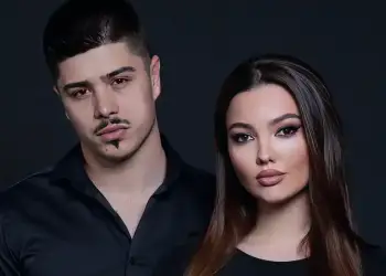 Aksidentohet çifti i këngëtarëve shqiptar