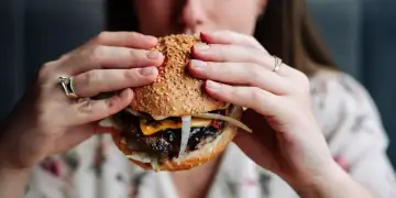 Pse vazhdon të mendosh për ushqimin edhe kur nuk ke uri?