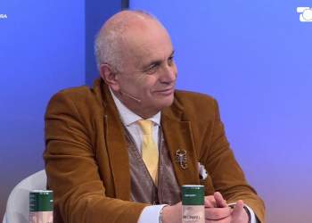 Akademiku Artan Fuga flet për gratë në politikë: Politikanet sillen si burra