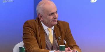 Akademiku Artan Fuga flet për gratë në politikë: Politikanet sillen si burra