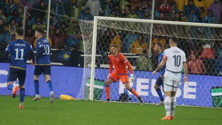 Granit Xhaka u prit si “armik” në Prishtinë, pse u fishkëllye nga tifozët sa herë prekte topin?