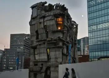 “Sagrada Familia e Tokios”/ Ndërtesa që ishte në ndërtim e sipër për 20 vjet, zhvendoset mbi shina