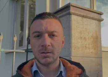 Kur shteti mat ‘muskujt’ me qytetarin: Kevin Muçllari dhe prova se komunizmi jeton, thjesht shkruhet ndryshe