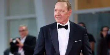 “Rënia e një gjigandi”/ Si përfundoi Kevin Spacey duke shëtitur vetëm me një valixhe