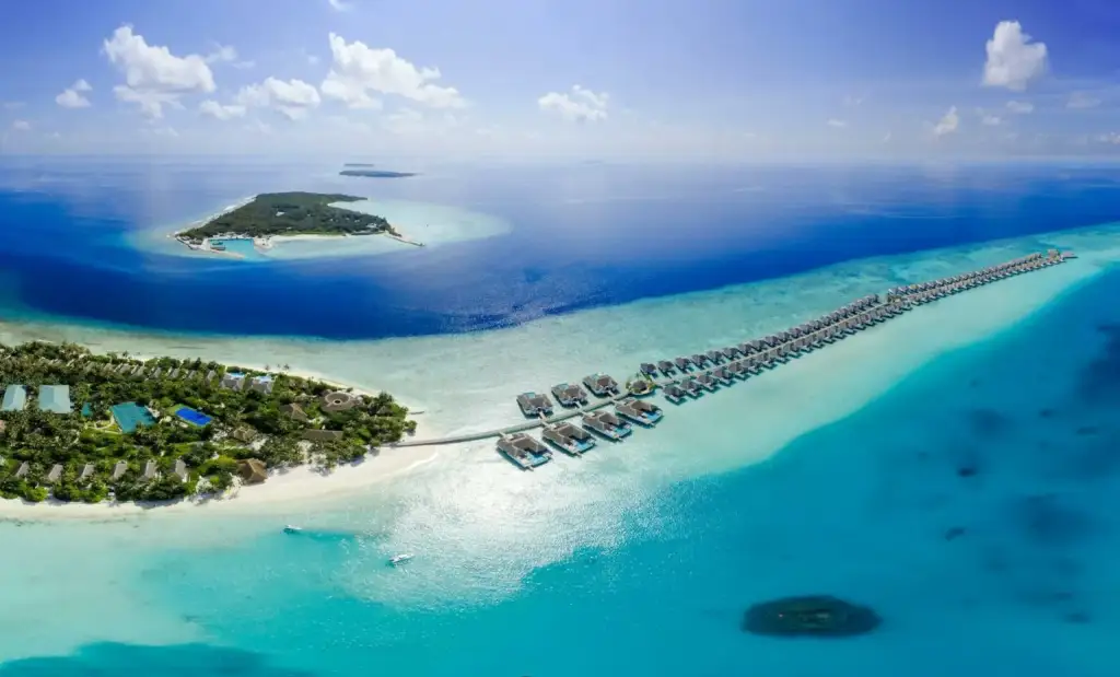 Maldivet: Vendi i parë që ndalon pirjen e duhanit për një brez të tërë