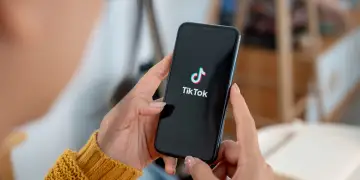 Si ndikon shikimi i vazhdueshëm i videove të ‘TikTok’ te truri ynë?