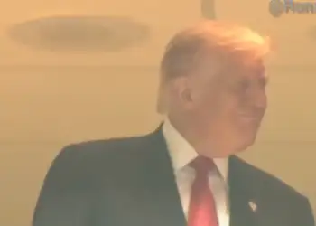 Moment i sikletshëm për Trump, turma e NFL shpërthen në fishkëllima