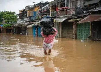 Përmbytje katastrofike në Vietnam: Mbi 40 të vdekur dhe mijëra të zhytur në ujë