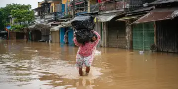 Përmbytje katastrofike në Vietnam: Mbi 40 të vdekur dhe mijëra të zhytur në ujë
