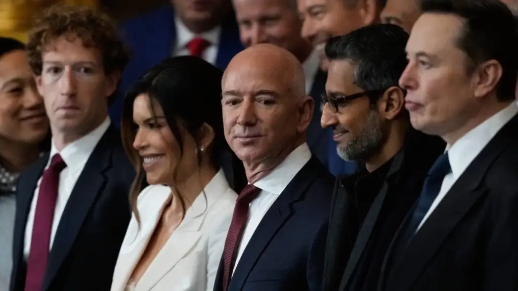 Lista e 10 njerëzve më të pasur në botë sipas Forbes