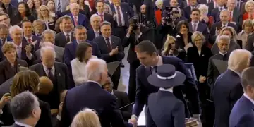 Misteri: Çfarë i pëshpëriti Barron Trump Joe Biden gjatë inaugurimit të babait të tij