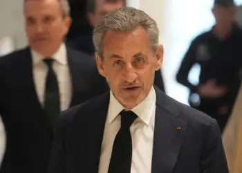 Nicolas Sarkozy lë qelinë, vendimi që po komentohet në Paris