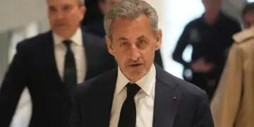 Nicolas Sarkozy lë qelinë, vendimi që po komentohet në Paris