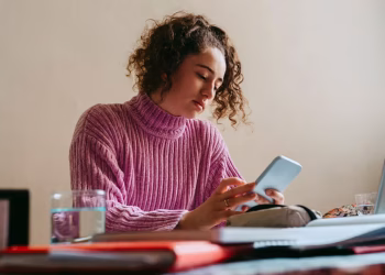 A po na shkatërron AI aftësitë e mendimit kritik?